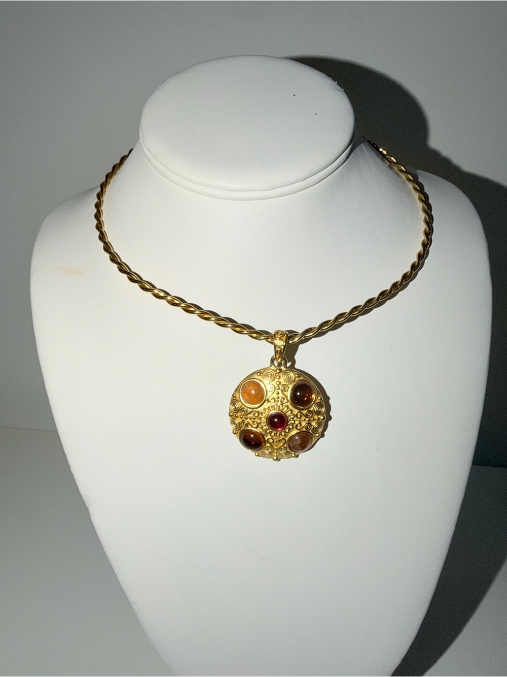 Gorgeous Gold-Tone & Glass Style Cabochon Chocker Necklace